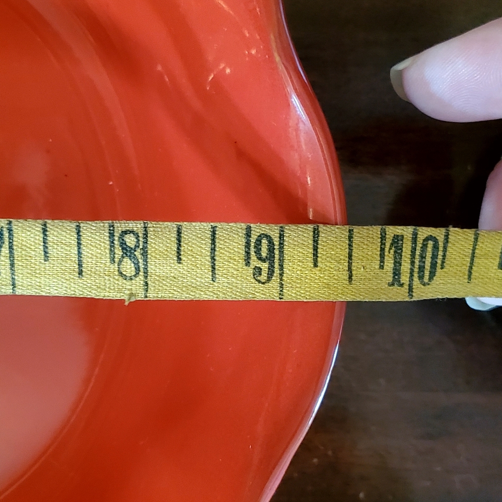Vintage 9.5 " serving bowl by De Silva in a vibrant red Drip glaze - Picture 5 of 5